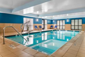 a pool in a hotel room with blue walls at Hampton Inn Detroit/Auburn Hills-North in Auburn Hills