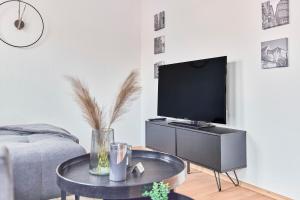 a living room with a tv and a coffee table at Traumferienwohnung Domblick 2 I Altstadtnähe I Zentrale Lage I Balkon mit Domblick I Stilvoll in Limburg an der Lahn