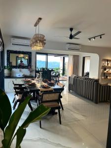 Posezení v ubytování Luxe Upper Crest