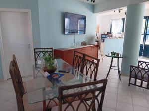 TV a/nebo společenská místnost v ubytování Renia Hotel Agia Pelagia -Crete