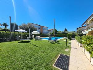 The swimming pool at or close to Appartamento Katia