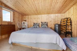Katil atau katil-katil dalam bilik di Bright Holiday Home Close To The Sea