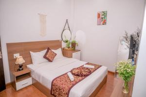 Rúm í herbergi á Sky House Hotel Da Lat City