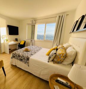 Villa Cacharelle Vue Mer Piscine客房内的一张或多张床位