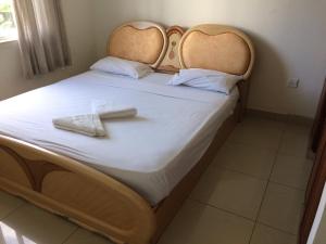 a bed with two white towels on top of it at Mombasa Icon Apartment 2 in Mombasa +15 photos