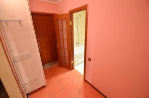 a bathroom with an open door to a bathroom with a tub at Apartment Style on Sobornaya Street in Mykolaiv