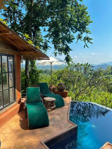 Bazén v ubytování Phu Chaisai Chiang Rai Mountain Resort nebo v jeho okolí