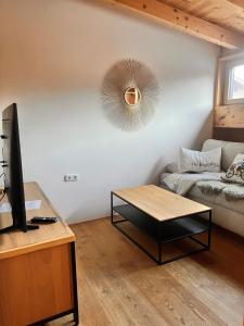 TV a/nebo společenská místnost v ubytování Penthouse Sonnenplatzl