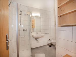 Bilik mandi di Chalet in Pinzgau near Wildkogel Arena +28 gambar