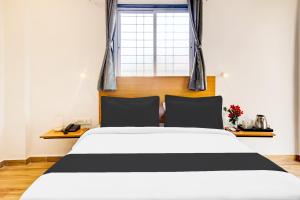 Postel nebo postele na pokoji v ubytování Super Hotel O Rova Stays Near Phoenix Marketcity - Viman Nagar