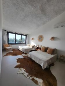 En eller flere senge i et værelse på Beachfront Villa + 37 billeder