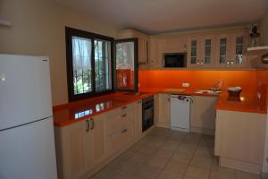 A kitchen or kitchenette at Casa la Paloma