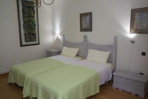 A bed or beds in a room at Casa la Paloma