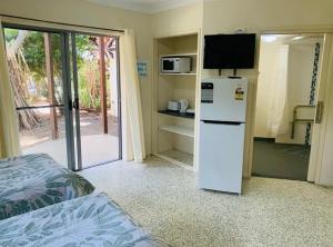 Kuchyň nebo kuchyňský kout v ubytování Emu Park Beach Resort