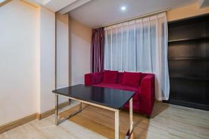 Dequan Hotel chaoyang high speedtrain of China Branch的休息区