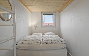 Ένα ή περισσότερα κρεβάτια σε δωμάτιο στο Gorgeous Home In Thisted