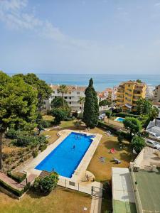 Bazén v ubytování Torre San Francisco Sun & Beach Benalmadena nebo v jeho okolí