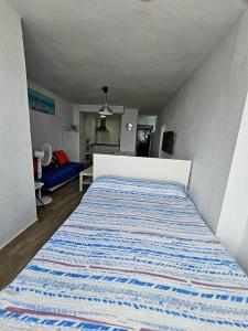 Postel nebo postele na pokoji v ubytování Torre San Francisco Sun & Beach Benalmadena + 11 fotografií