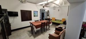 Μια τηλεόραση ή/και κέντρο ψυχαγωγίας στο The Galle Arcade