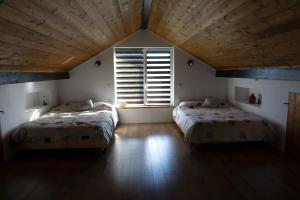 Postel nebo postele na pokoji v ubytování Cabana Tudor