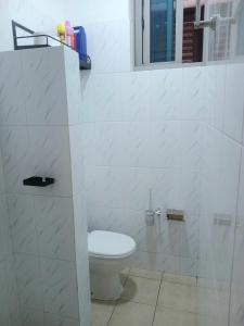 Ένα μπάνιο στο Usalama Apartment