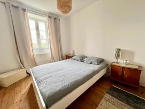 Postel nebo postele na pokoji v ubytování MAISON DE CAMPAGNE - Calme & Confort - Jardin Barbecue - Parking et Wifi Gratuit - ESPACE ET DETENTE - Idéal FAMILLE