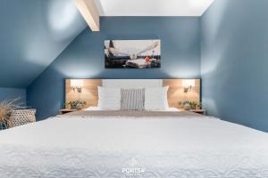 a bedroom with a large bed with blue walls at Ferienwohnung Bude 12 Dagebüll in Dagebüll