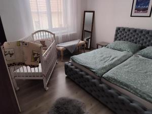 Postel nebo postele na pokoji v ubytování Apartmán pod věží