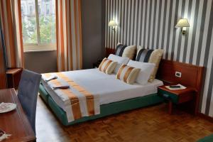 Postel nebo postele na pokoji v ubytování Grande Albergo Maugeri + 37 fotografií