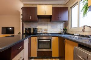 Kuchyň nebo kuchyňský kout v ubytování 1842 - 2br Serviced Apartment - Central