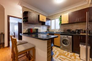 Kuchyň nebo kuchyňský kout v ubytování 1842 - 2br Serviced Apartment - Central