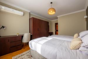 Postel nebo postele na pokoji v ubytování 1842 - 2br Serviced Apartment - Central