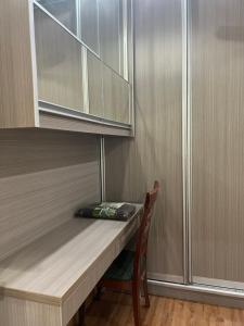 Kuchyň nebo kuchyňský kout v ubytování Taman Melati by shafa retreat