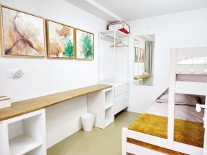 a bedroom with a bunk bed and a bunk bed desk at Villa Alekatele à 80m de la plage in La Tranche-sur-Mer