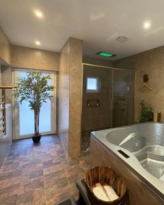 Ảnh trong thư viện ảnh của BALIROOM Prestige ở Vaulx-en-Velin +8 ảnh