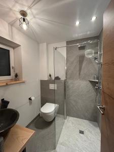 Ένα μπάνιο στο Neubauwohnung Edelweiß im Allgäu +14 φωτογραφίες