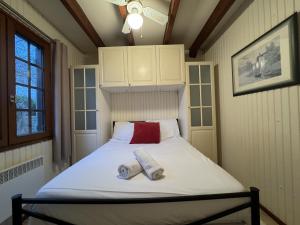 Aubigné-RacanにあるLe Chalet D'EsusTerra - 4pers - Rêve au Mansのギャラリーの写真