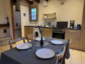 Aubigné-RacanにあるLe Chalet D'EsusTerra - 4pers - Rêve au Mansのギャラリーの写真 +6枚の写真