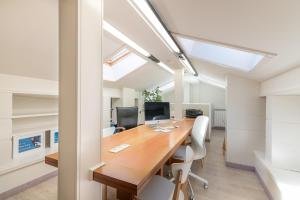 Sercotel El Balcón de la Bahía Suites的厨房或小厨房