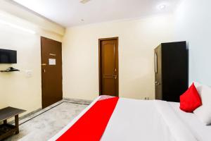 TV a/nebo společenská místnost v ubytování Hotel O Maurya Residency