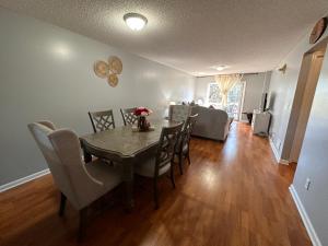 Fotografie z fotogalerie ubytování Cozy townhome v destinaci Hugo