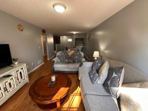 Fotografie z fotogalerie ubytování Cozy townhome v destinaci Hugo