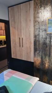 Posteľ alebo postele v izbe v ubytovaní Apartament SPOKOLOKO Wiślańska Złoty B1