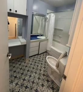 Bilik mandi di Portland SW Hill Home