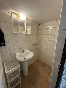 Koupelna v ubytování U Efy + 5 fotografií