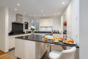 Montreux Grand Rue - Swiss Hotel Apartments的厨房或小厨房