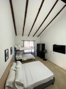 Postel nebo postele na pokoji v ubytování Hostal El Cedro