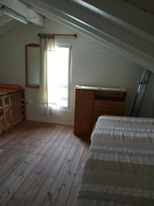 an empty room with two beds and a window at Cabaña SOPHIA in Tigre