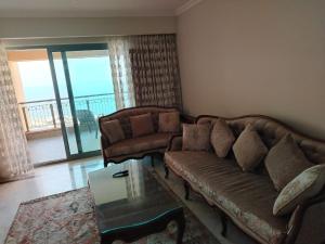 San Stefano Sea View的休息区