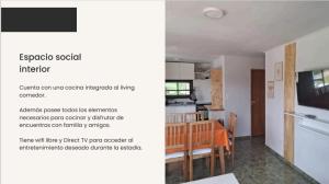 una foto di una cucina e di un soggiorno di La Promesa a Potrero de los Funes